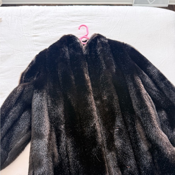 Elegant Black Faux Fur Coat - Picture 2 of 4